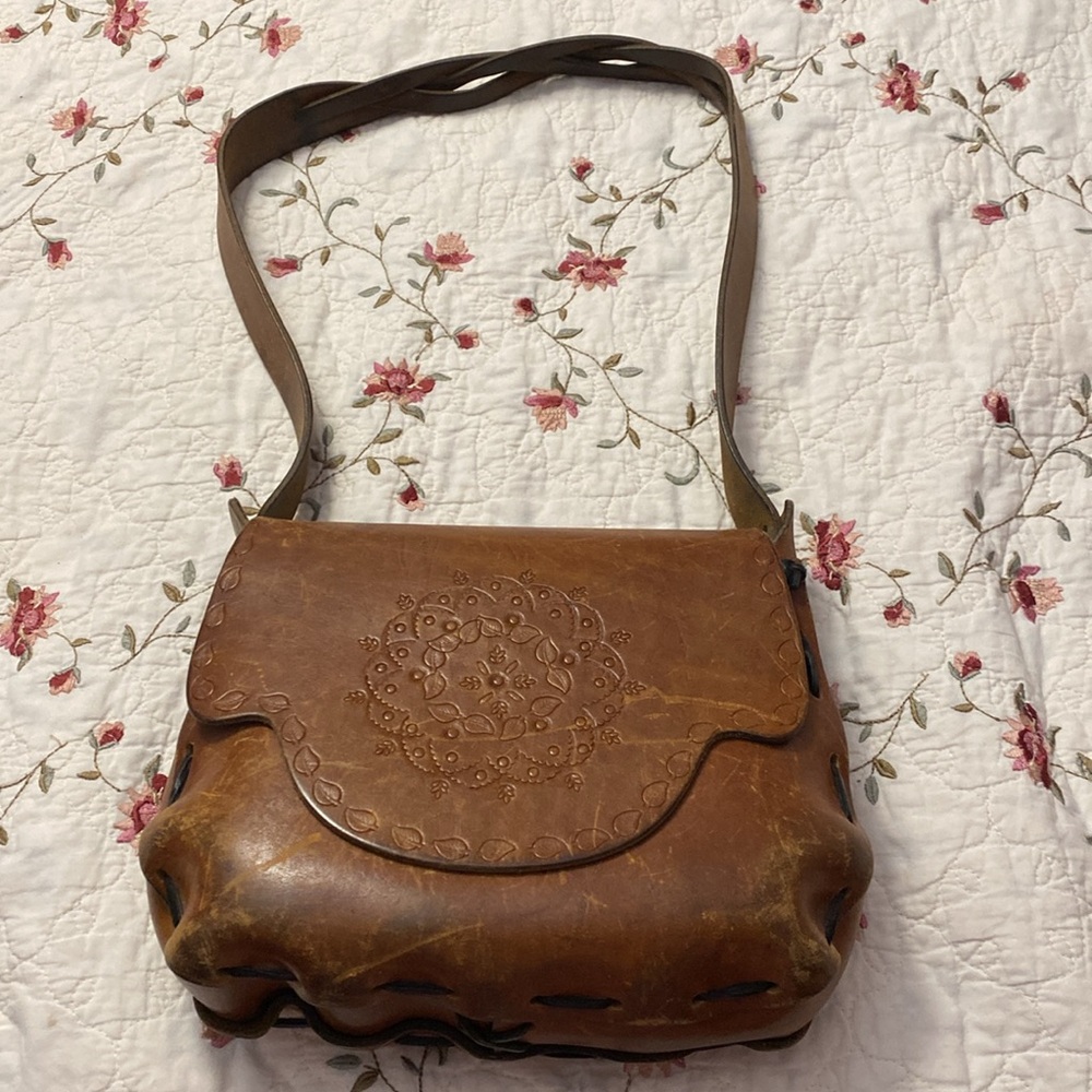 vintage western-style hand-tooled leather shoulder bag. 1970’s. Hand crafted